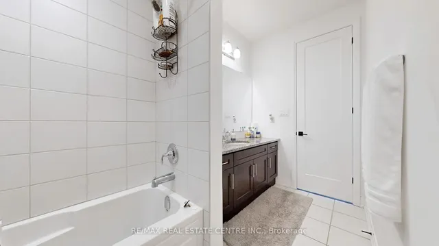 Additional image 39 of 1473 Varelas Passage