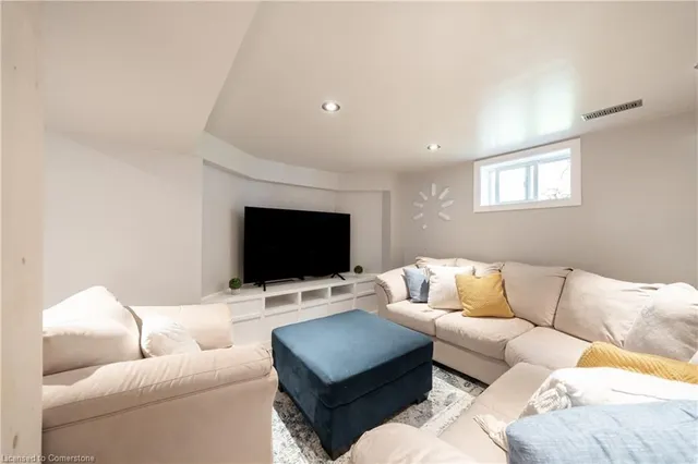 Additional image 29 of 105 Tragina Ave