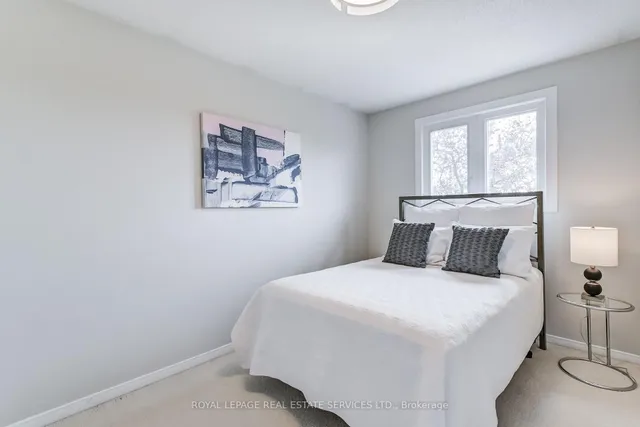 Additional image 19 of 1434 Queensbury Cres