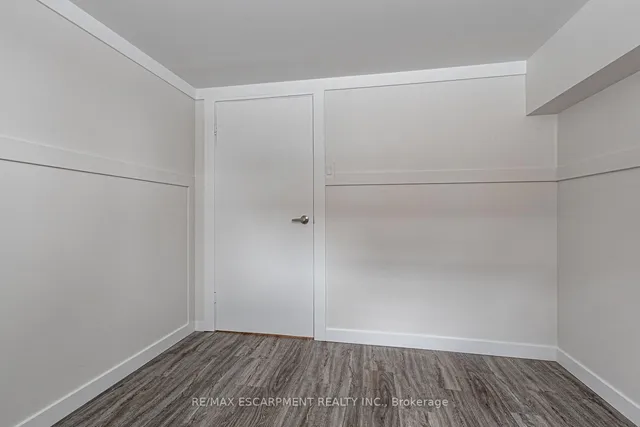 Additional image 39 of 18 MILES St