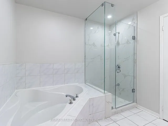 Additional image 33 of 10 Chestermere Cres