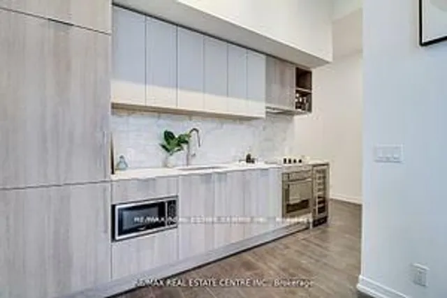 Additional image 11 of 2020 Bathurst St Unit 211