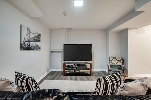 Additional image 21 of 2233 Towne Blvd