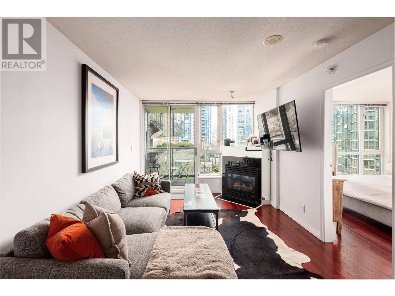 604 1328 W PENDER STREET|Vancouver, British Columbia V6E4T1