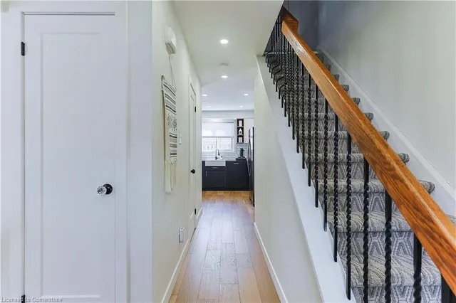 Additional image 8 of 5475 Lakeshore Rd Unit 54