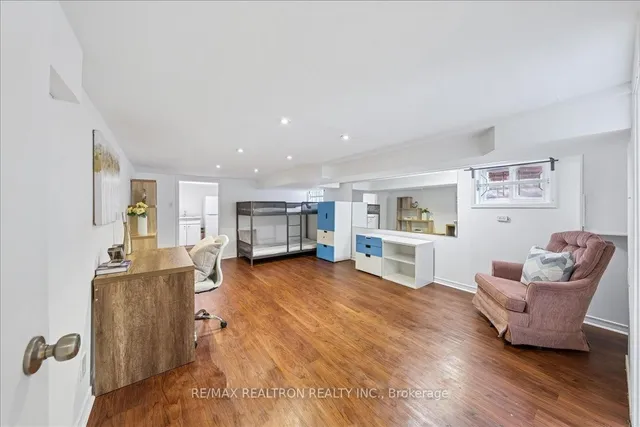 Additional image 39 of 17 Ranleigh Ave