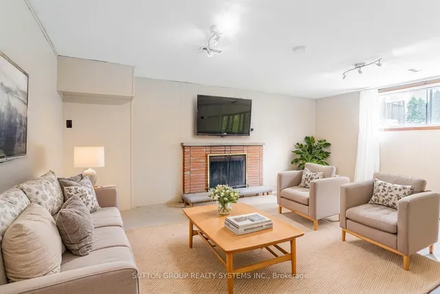 Additional image 22 of 994 Streamway Cres