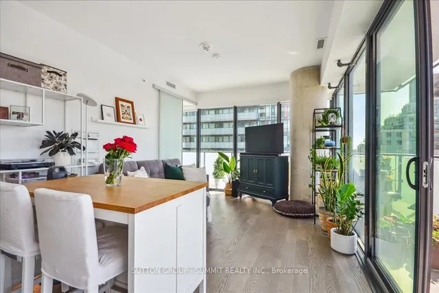 Additional image 20 of 161 Roehampton Ave Unit 1010