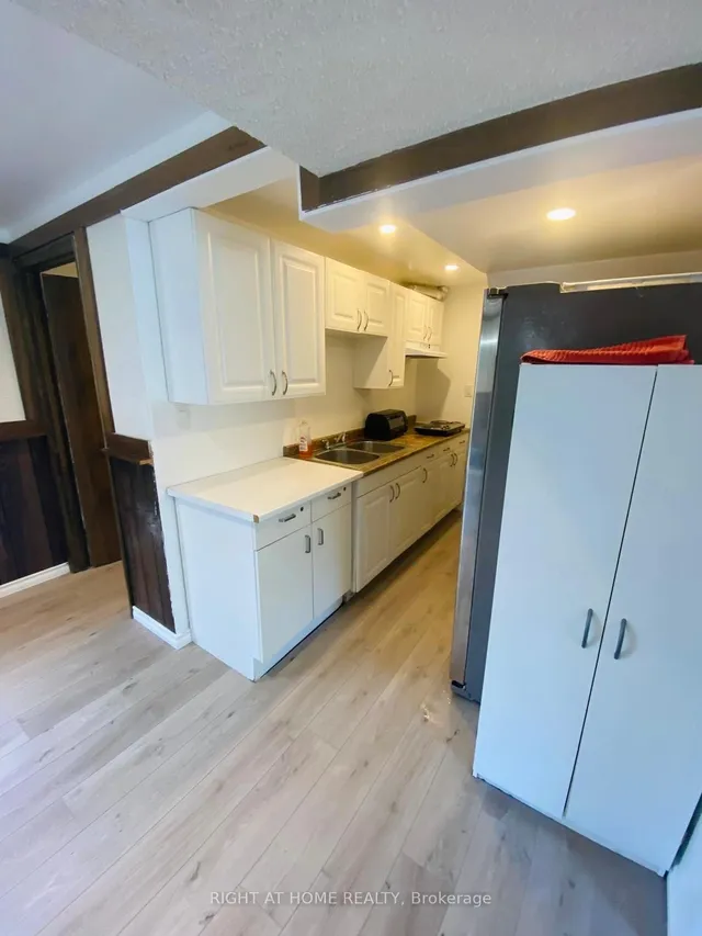 Additional image 40 of 72 Underhill Cres