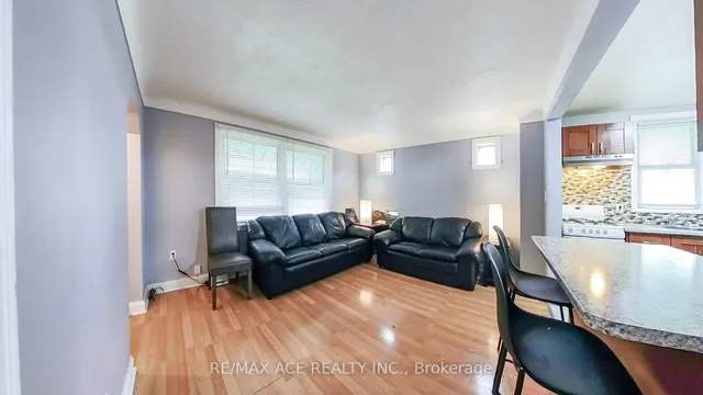 Additional image 6 of 114 Royal Ave