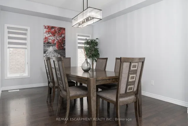 Additional image 8 of 24 Dunvegan Pl