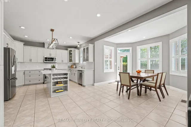 Additional image 16 of 533 Falconridge Cres