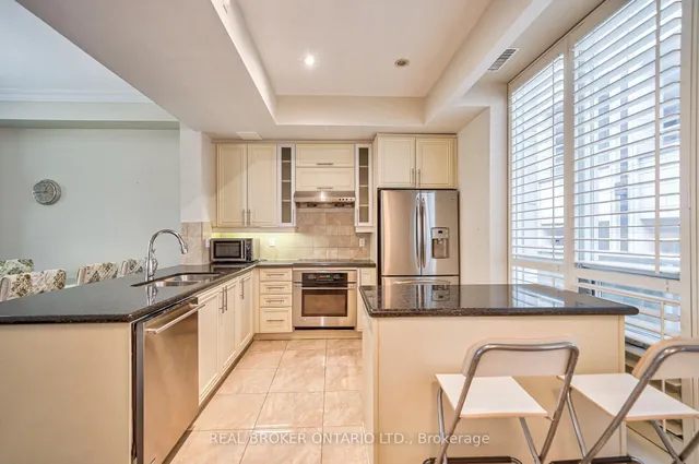 Additional image 21 of 761 Bay St Unit TH08