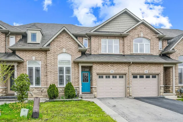 8 Charleswood Cres