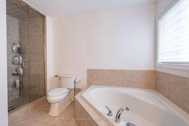 Additional image 31 of 36 Showcase Dr