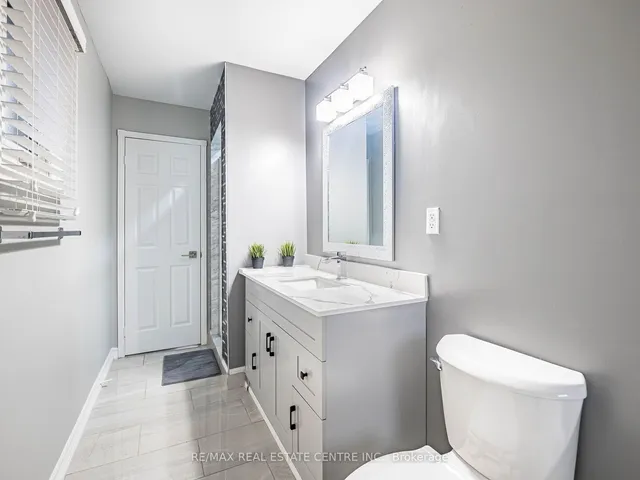 Additional image 28 of 4 Lord Simcoe Dr