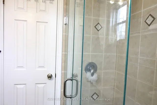 Additional image 34 of 1820 Dundas St