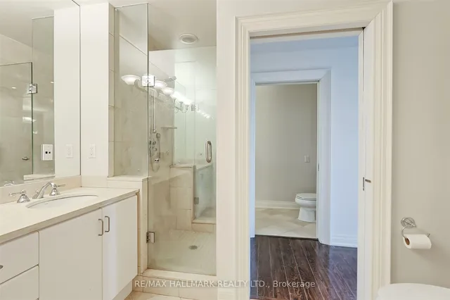 Additional image 32 of 38 Avenue Rd Unit 1201