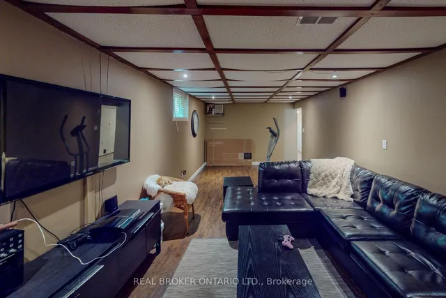 Additional image 23 of 17 Taymall St