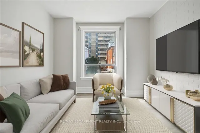 Additional image 7 of 15 Huron St