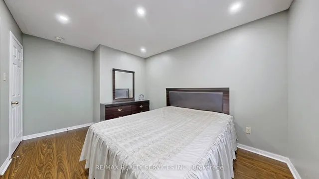 Additional image 34 of 87 Sprucelands Ave