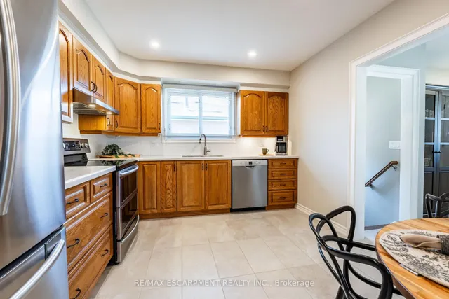 Additional image 9 of 648 THORNWOOD Ave