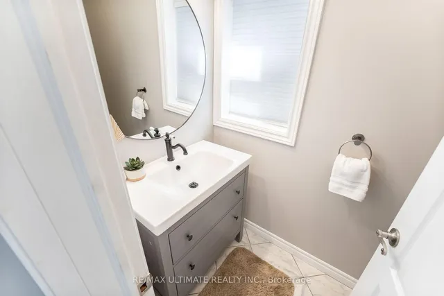 Additional image 22 of 33 Seneca Ave