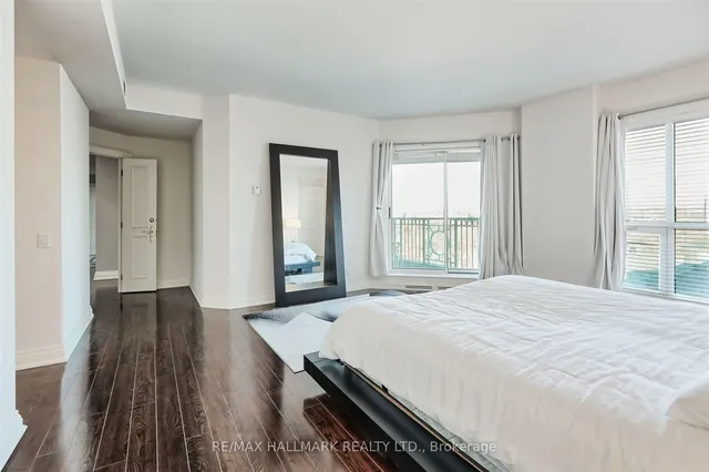 Additional image 29 of 38 Avenue Rd Unit 1201