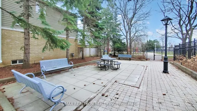 Additional image 39 of 68 Heathcliffe Sq