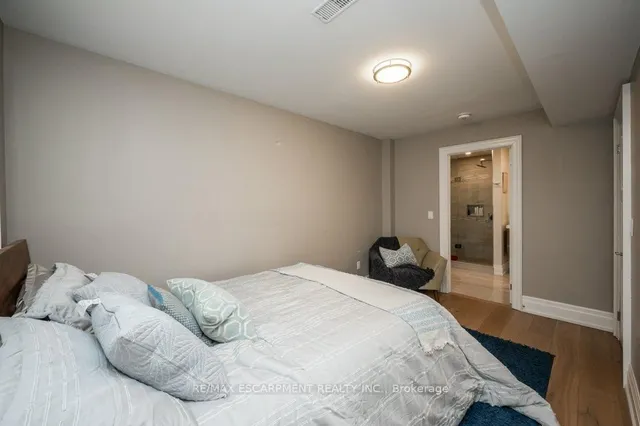 Additional image 24 of 820 Cosburn Ave