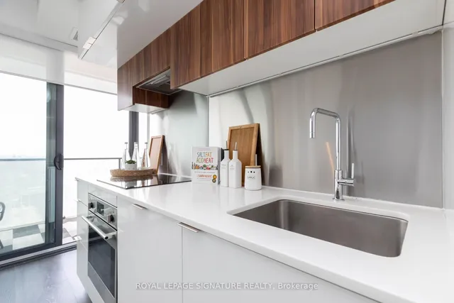 Additional image 9 of 185 Roehampton Ave Unit 2805