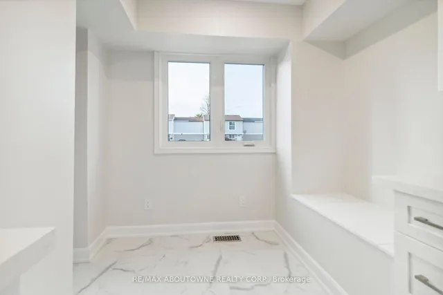 Additional image 21 of 16 Jasmine Sq