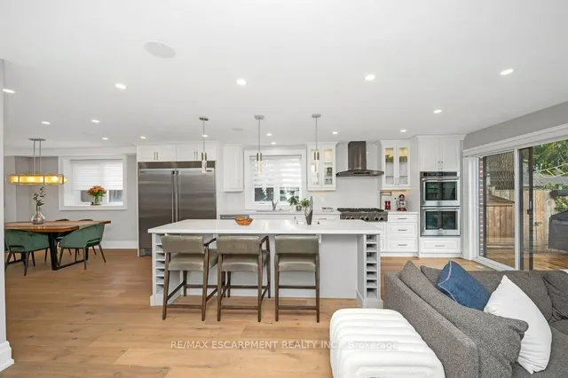 Additional image 8 of 820 Cosburn Ave