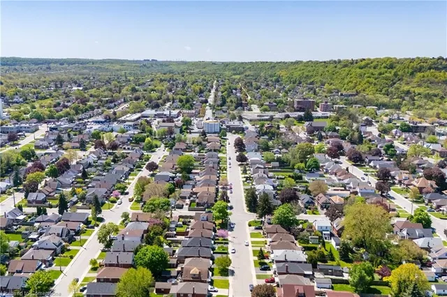 Additional image 47 of 105 Tragina Ave