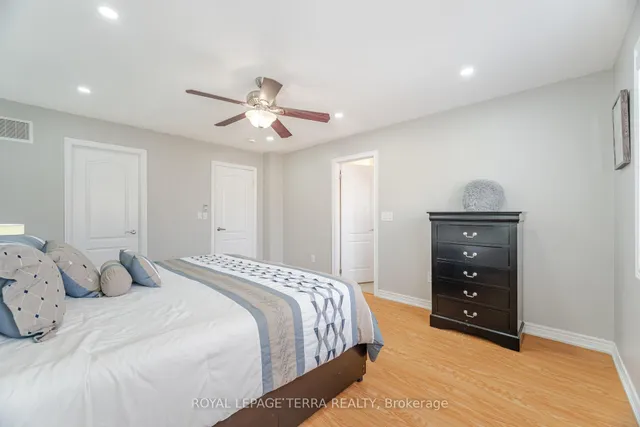 Additional image 24 of 15 Versailles Cres