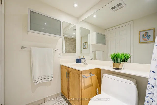 Additional image 22 of 250 Wellington St Unit 246