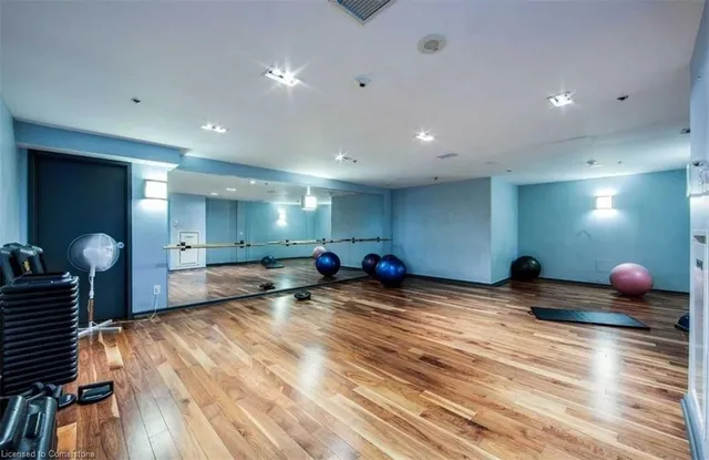 Additional image 30 of 219 Fort York Blvd