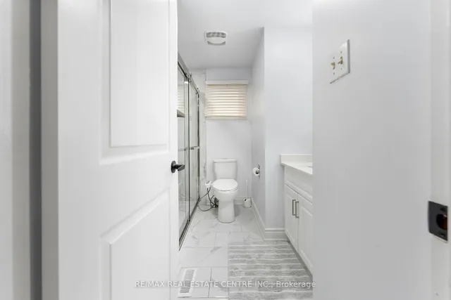 Additional image 34 of 44 Abelard Ave