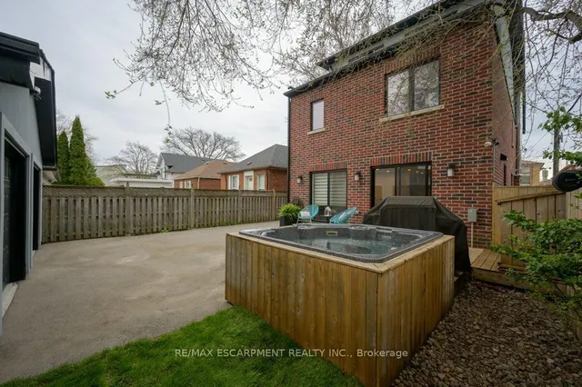 Additional image 47 of 820 Cosburn Ave