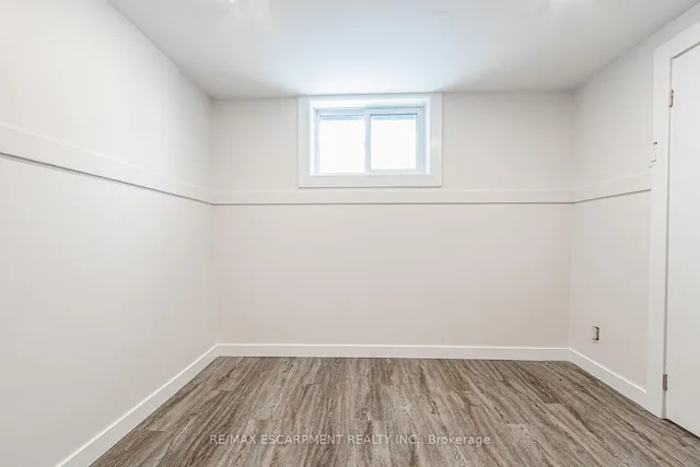 Additional image 36 of 18 MILES St