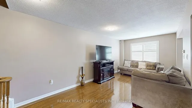 Additional image 3 of 2 Clay Brick Crt Unit 19