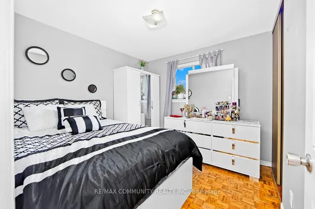 Additional image 16 of 17 Tineta Cres