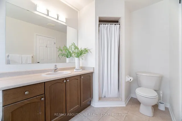 Additional image 30 of 1046 Holdsworth Cres