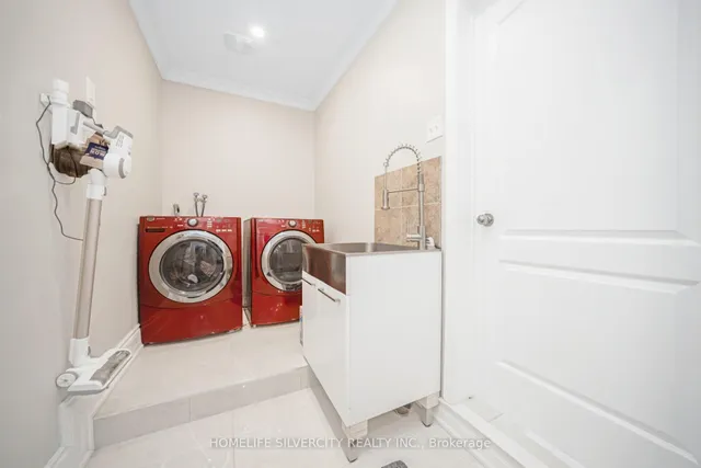 Additional image 16 of 3192 Sorrento Cres