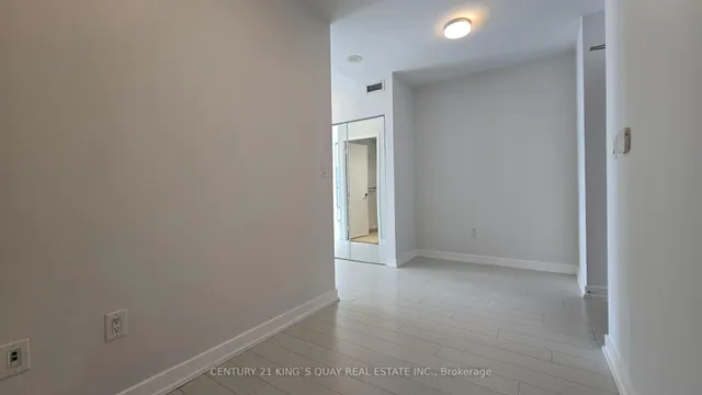 Additional image 9 of 21 Iceboat Terr Unit ph01