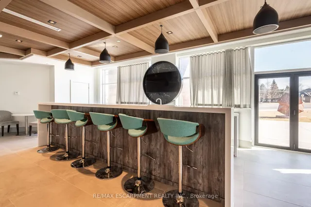 Additional image 36 of 600 North Service Rd Unit 613