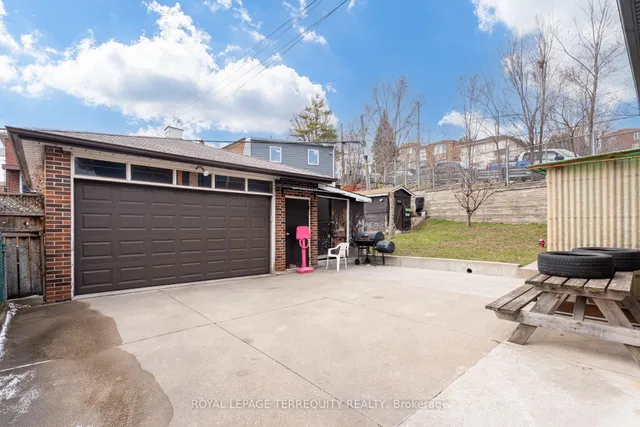 Additional image 36 of 532 Silverthorn Ave