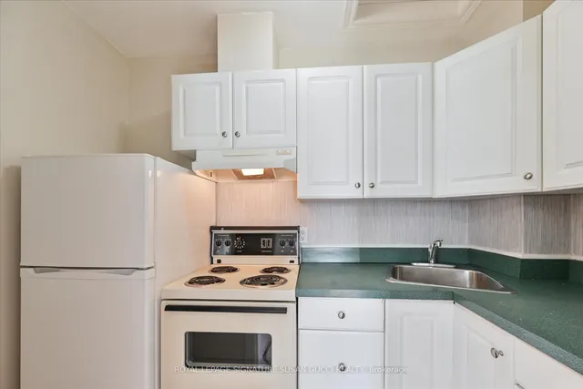 Additional image 18 of 454 Donlands Ave