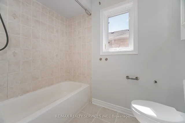 Additional image 30 of 69 Harbourtown Cres
