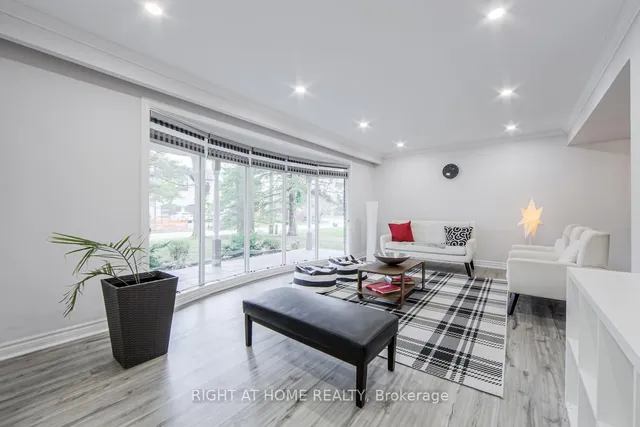 Additional image 5 of 1276 HILLVIEW Cres